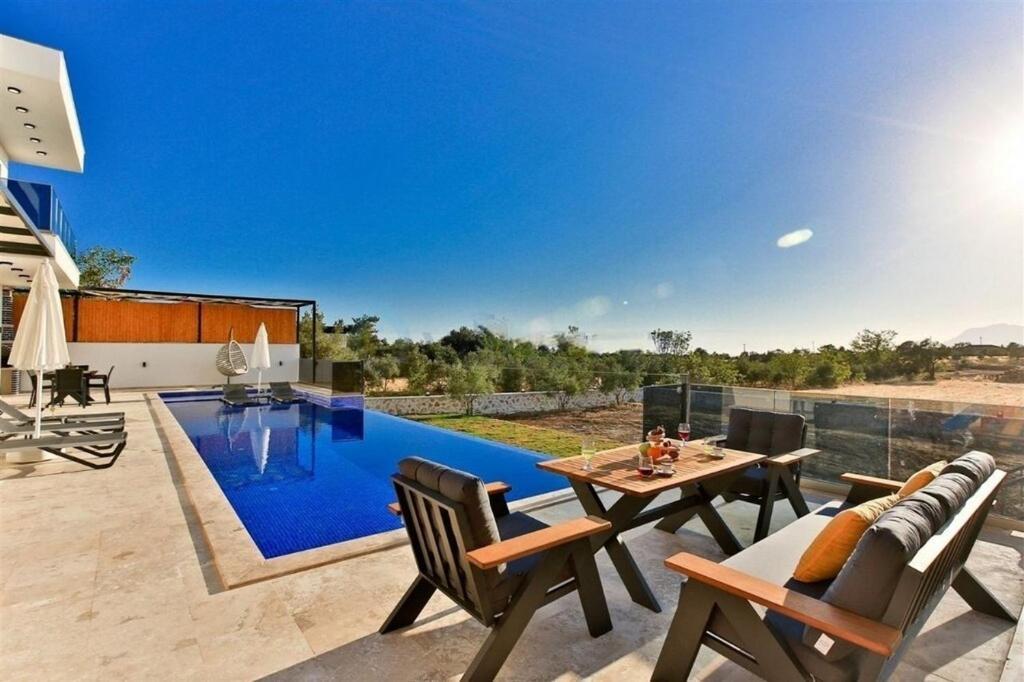 Villa Lycian-Kalkan 3 Bedroom-2 Jakuzzies-Sauna-Turkish Hamam-Huge Private Pool And Lovely Garden Kas Exterior photo